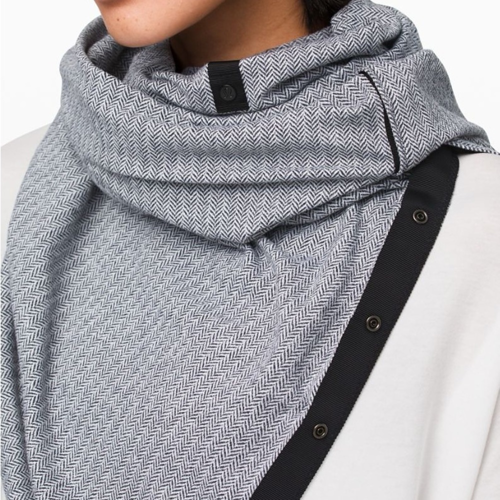 Lululemon Gray Herringbone Scarf